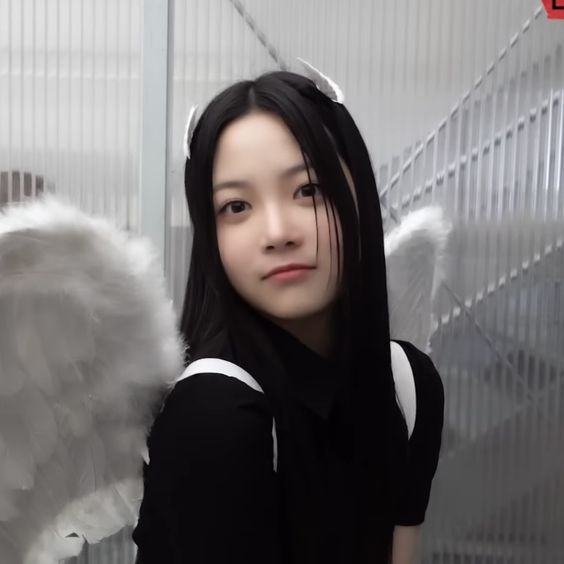 lsrfmsanrio's tweet photo. #EUNCHAE #홍은채 #LESSERAFIM #LE_SSERAFIM https://t.co/FfPfXYSSOr