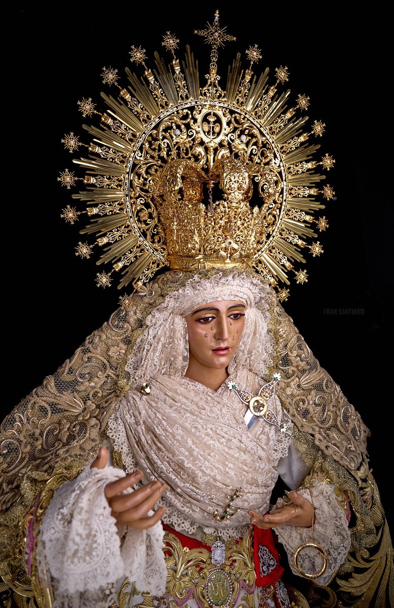 fransantiph's tweet photo. Diciembre en el barrio de Triana. https://t.co/V7Tdo0PCbD