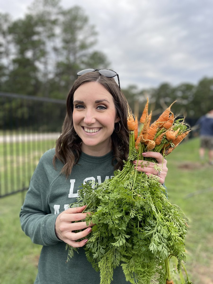 Look at those vegetables from the MultiFaith Community Garden to supply veggies for food deserts in Houston! #multifaith #houston @HNWChurch @HCRJ801 #mfnn22 