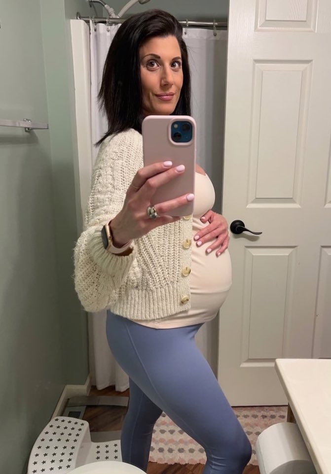 jenkovalov's tweet photo. #30Weeks #BumpUpdate ๐โจ https://t.co/QJgczMtbDY