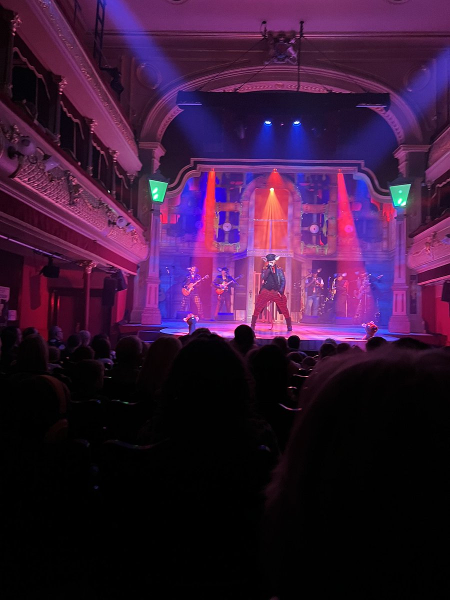 BoocockRuth's tweet photo. @CityVarieties @BenjStratton1 @WGTDLeeds @RoblingPix Great performances all round, but for us tonight, you stole the show 😍😎🤩 https://t.co/I50vSKyub4