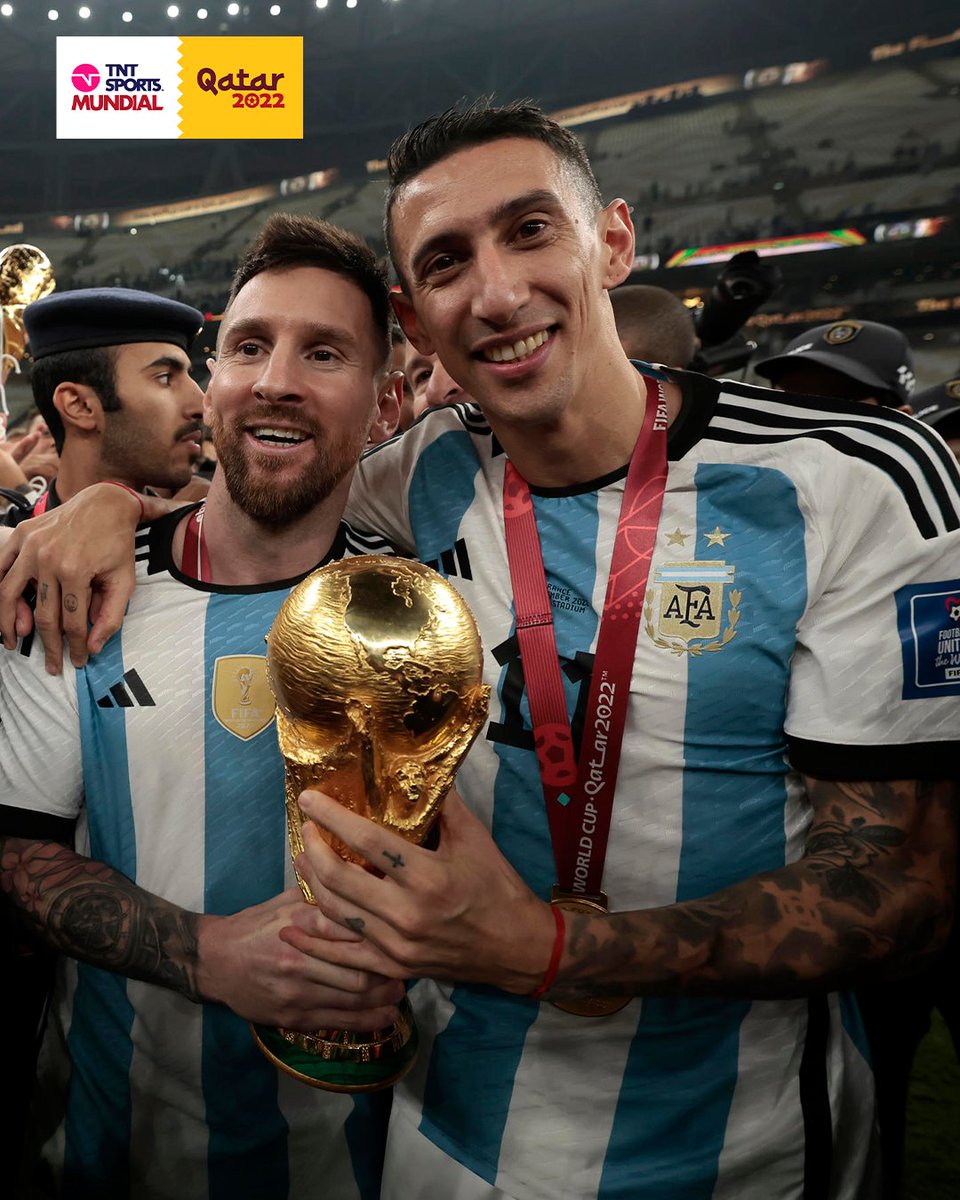 TNTSportsAR's tweet photo. Si hablamos de no rendirse y volverlo a intentar, hablemos de ELLOS... 😍🇦🇷🏆

GRACIAS CAMPEONES: Messi 🤝 Di María 

#TNTSportsMundial https://t.co/MMg6d6545O