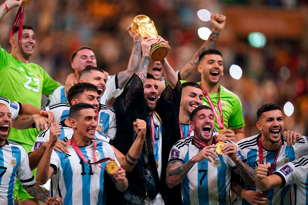 ArvosSEN's tweet photo. How many people watched the @FIFAWorldCup Final and the @CricketAus Vs @ProteasMenCSA Test match?

.@tessconnery, @ThatJimmySmith 

https://t.co/R5SLELHBRC https://t.co/Lf8PIIGGCq
