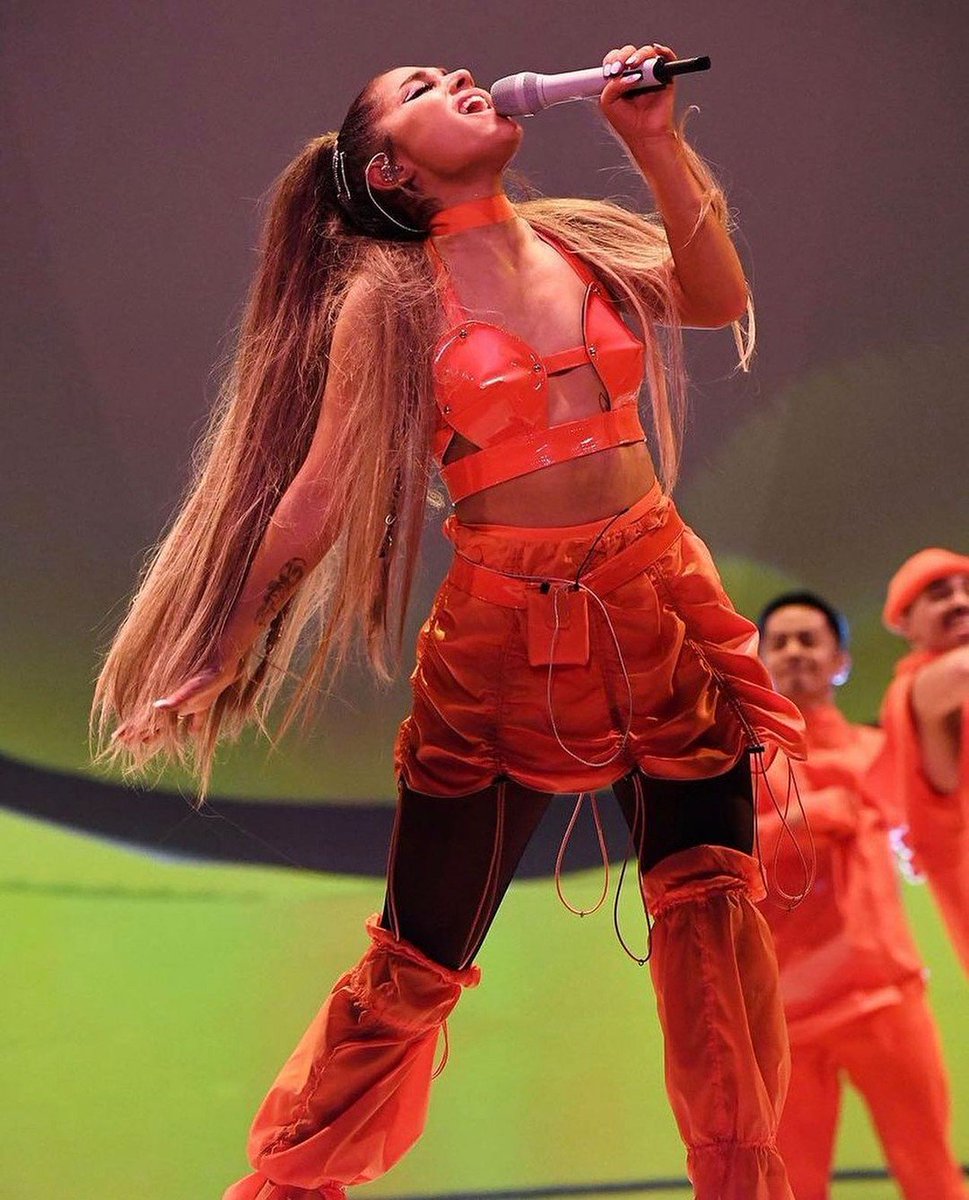 swtbaemoon's tweet photo. ARIANA GRANDE. https://t.co/BJ4B9IFMdw