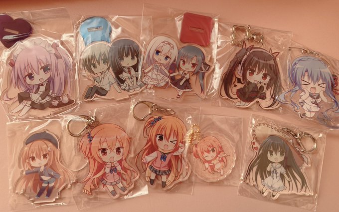 こう見るとアクリル系のグッズたくさん出したな…!! 