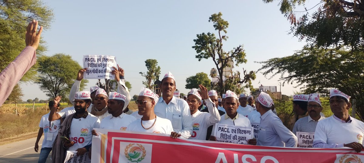 GanpatSinghTan9's tweet photo. #ThanksRahulji_PACL_Victims  
@RahulGandhi 
@CBYadav_ 
@ashokgehlot51 https://t.co/StNyiGyGVK