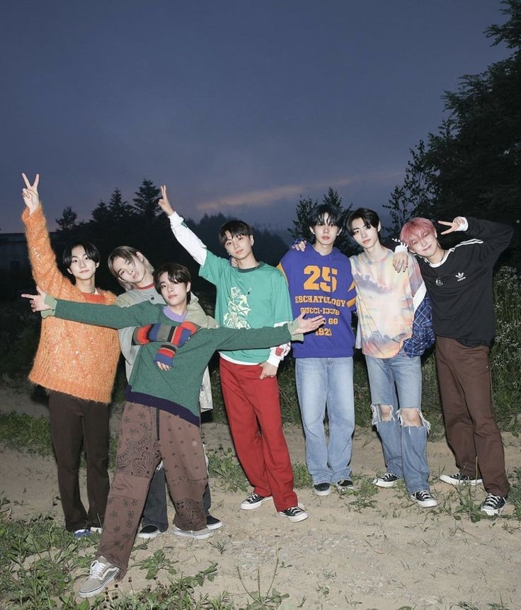 tigerhuihui's tweet photo. 2022 was a long year, full of many ups &amp; downs. But during 2022 I discovered my love for both ENHA &amp; SVT &amp; they have brought me so much comfort during those hard days 🥹💞 

I wanted to recreate this old account into a space to gush over them &amp;fill my entire feed with their faces https://t.co/ilwhgF6YCA