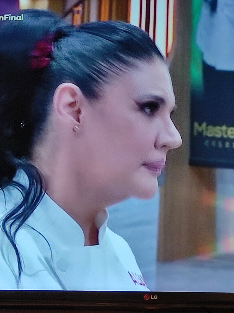 SrtHannah's tweet photo. A mí nadie me va a quitar de la cabeza que la "Visita" de la comadre de Avalos la desconcentro, eso que te estén fregando que hacer en una final no va.
#MasterChefCelebritymx https://t.co/uep1pKW8YK