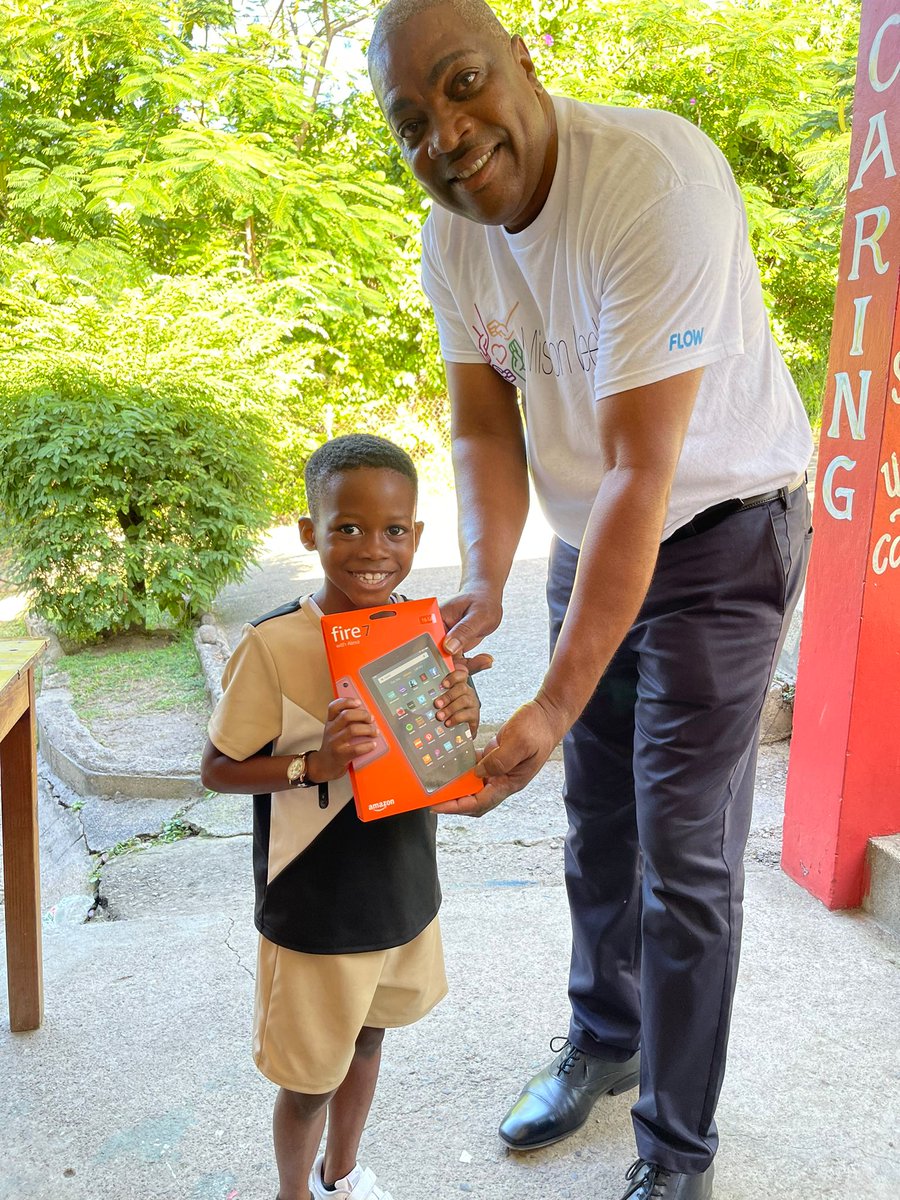 StAugustineMNI's tweet photo. #FLOWMontserrat donated 12 Digital ICT devices to deserving SAS students under their  Education &amp; Access pillars, to enrich their learning experience &amp; develop their digital skills &amp; abilities. We are indeed grateful to #FLOW for including our school in this worthwhile initiative https://t.co/N6hsvVF1yM