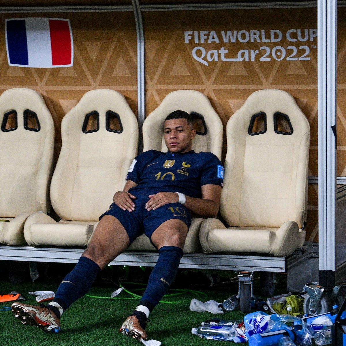 this feeling has to be one of the worst feelings an athlete can feel. nice try <a href="/KMbappe/">Kylian Mbappé</a>.