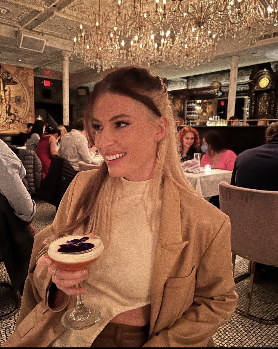 grandykerenee's tweet photo. when cari gives off rich gay aunt vibes>>> https://t.co/vdebCoFlcm