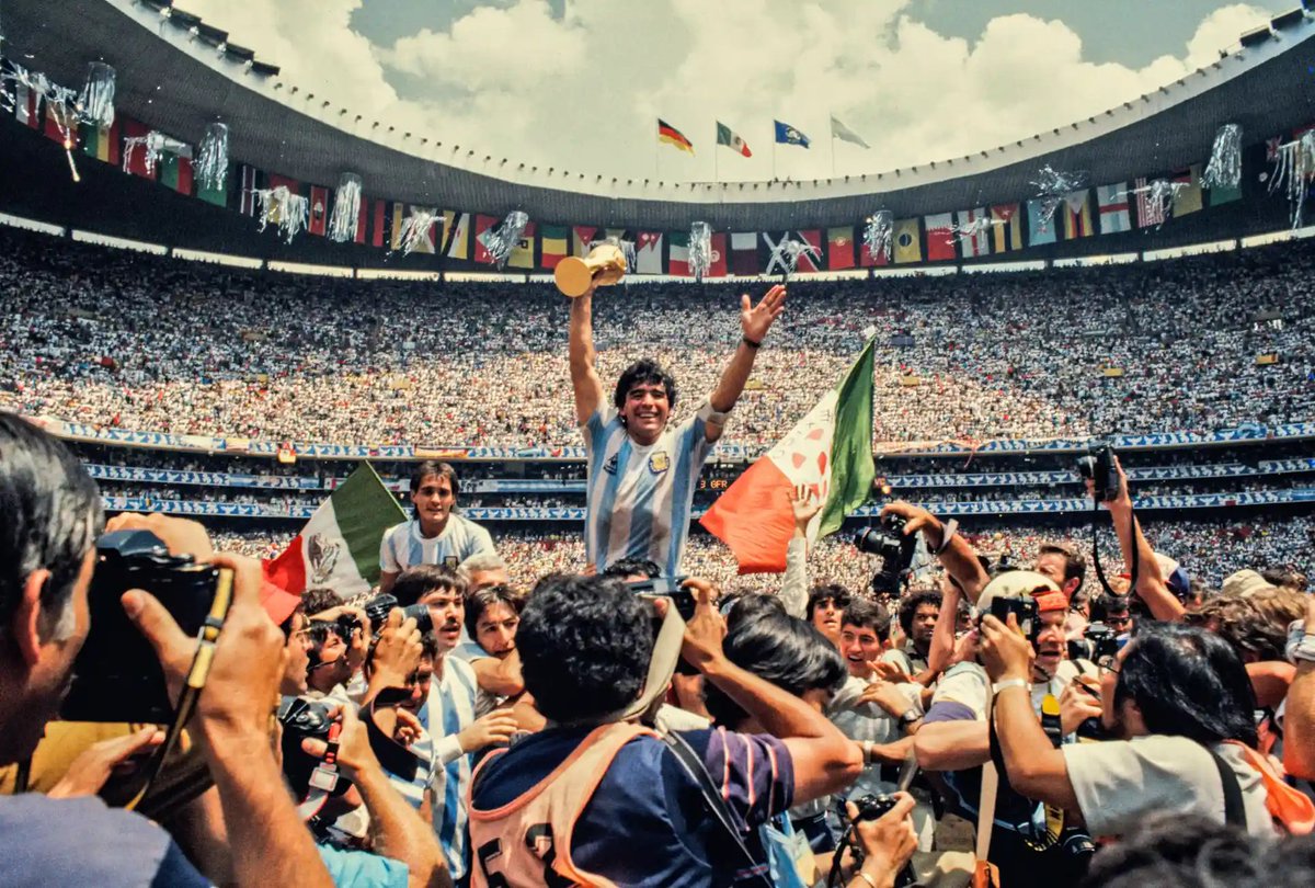 #Messi𓃵 by @jabinbotsford, echoes of Maradona by @David_Yarrow. #FIFAWorldCup