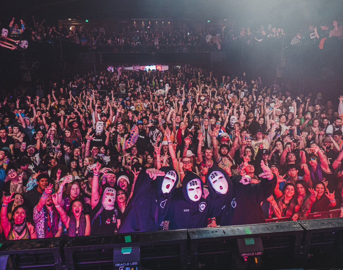 TheHostageMusic's tweet image. Shoutout @iambrondo for having us last night. Thanks to everyone that came out and got down w us. @ogdentheatre ⛓🖤