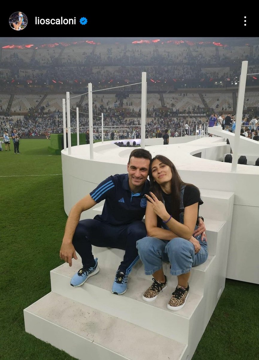 funkymxnks's tweet photo. SALÍS CAMPEÓN DEL MUNDO Y LA ÚNICA FOTO QUE SUBÍS ES CON TU MUJER??? LA VARA POR LA ESTRATOSFERA https://t.co/S3V8JFSENd