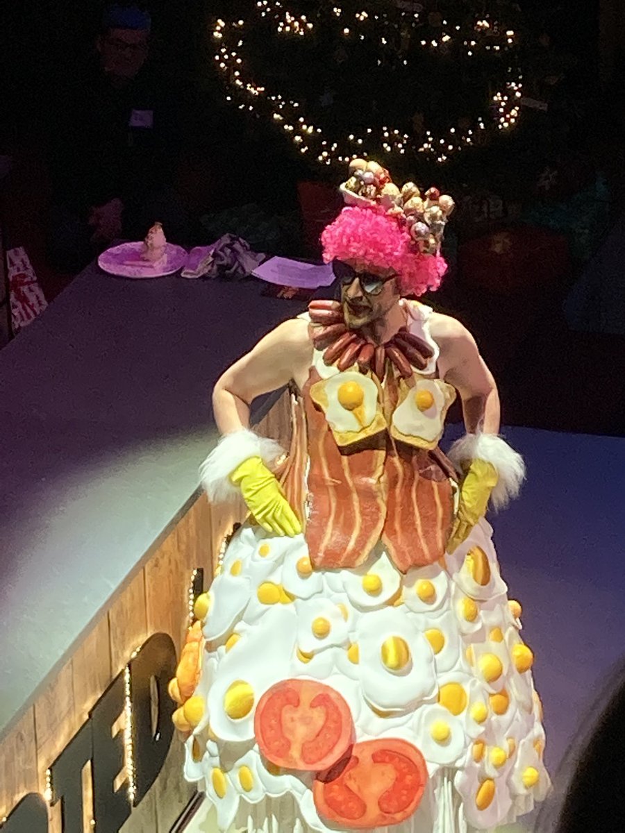 notquiteluddite's tweet image. My bf and i have been watching @sortedfood together for a few yrs, (i'm the one that brought him in) and during the #sortedlive xmas bash when the ever spectacular janice steps out he says, *spoiler alert*
.
.
.
.
Mike is janice?! Me: 😶