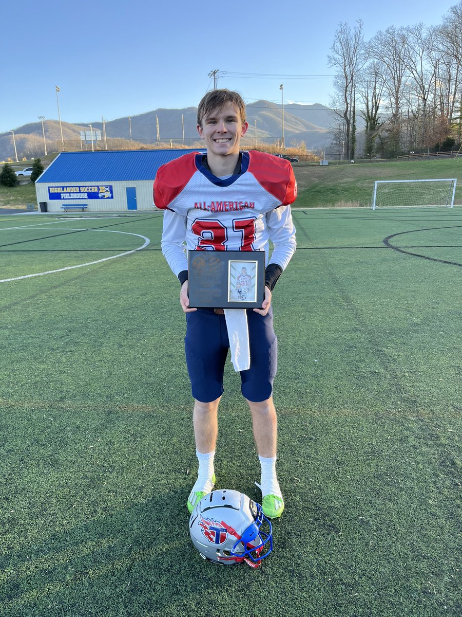ClintonChase13's tweet photo. All American Bowl Offensive MVP!!! 10-15 passing, 248 yards, 4 passing touchdowns and 1 rushing touchdown. @GatlinburgBowl @Shorter_FB @SU_Coach_Robles @coachmorrison58 @PrepsNet @8ManExtreme @CM_gridiron @MaxPreps ๐#ithrowbombs https://t.co/DUOYX8UjMo