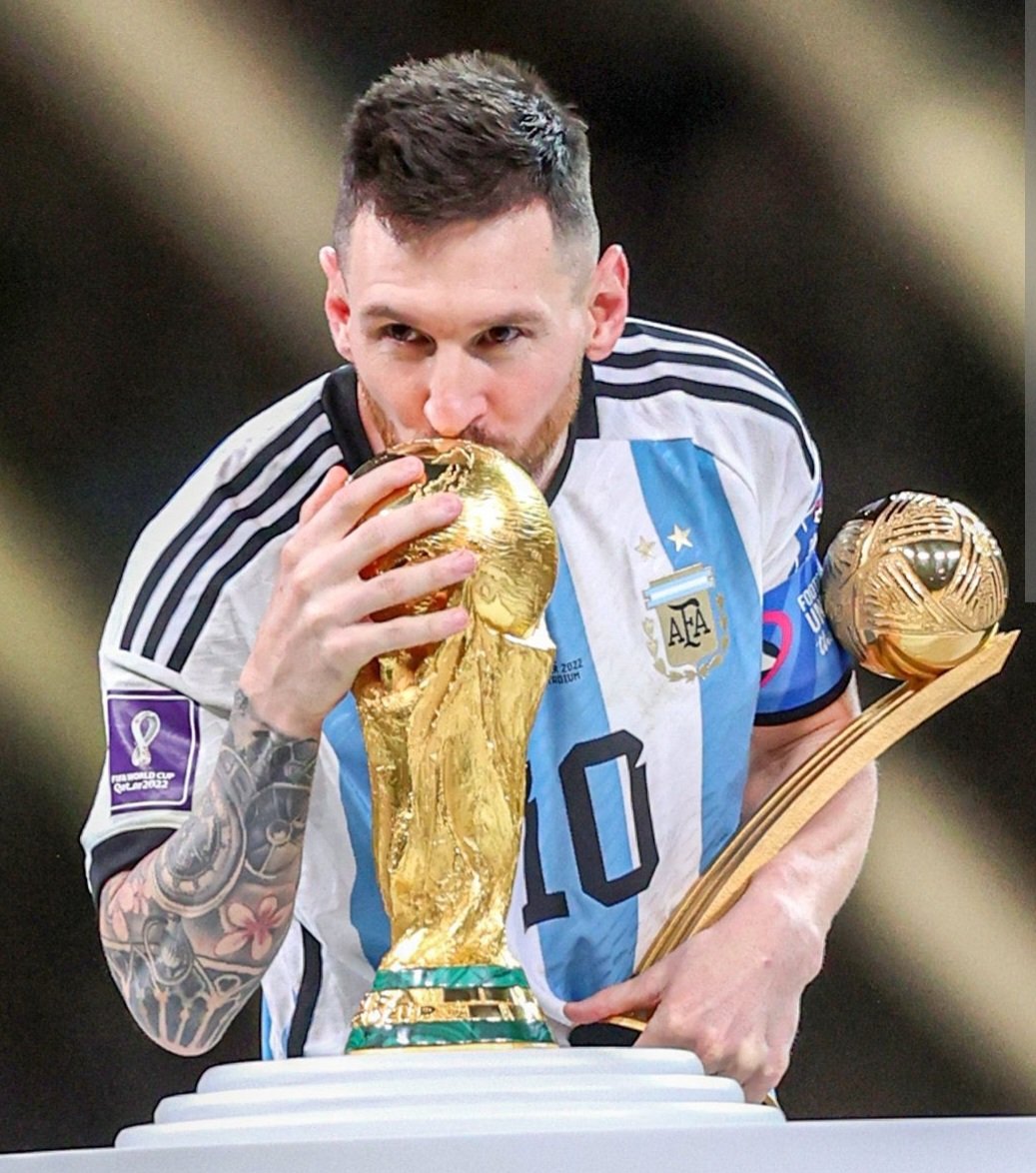 Butuh 10 untuk mengakhiri perdebatan mana pemain terbaik dunia, CR7 atau LM10!!!&amp; Messi Mengakhirinya dengan Manis!!!
#FIFAWorldCup 
#Messi𓃵