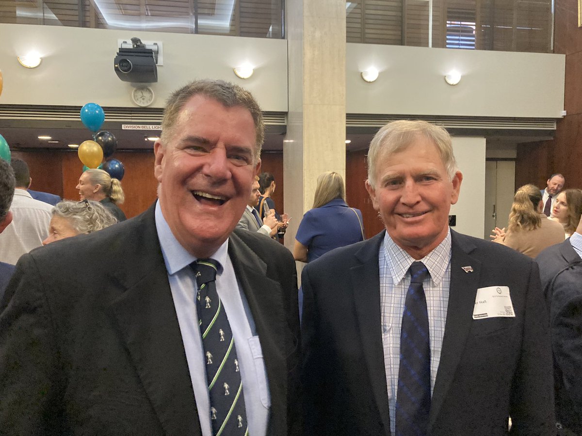 MarkFurnerMP's tweet photo. Last week it was my pleasure to catch up with the new leadership team at @CattleAus and key industry stakeholders. This is a critical industry for Queensland and I am proud to be part of the @AnnastaciaMP Government that supports the industry’s growth #qldpol #qldag #qldjobs https://t.co/KLGysRQOIm