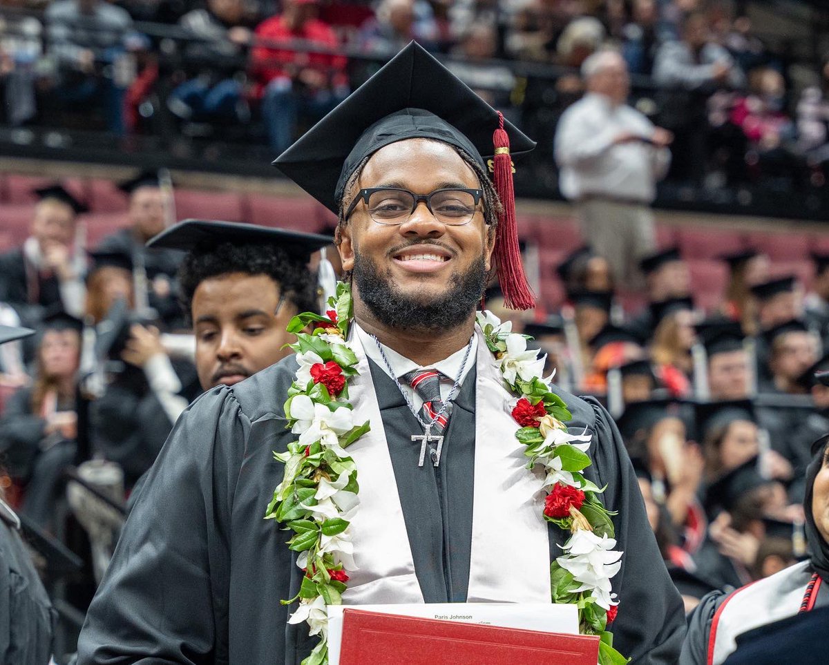 OhioStateFB's tweet photo. Proud of our Grads 🎓🙌

#GoBucks https://t.co/Zy9vsr6fIJ