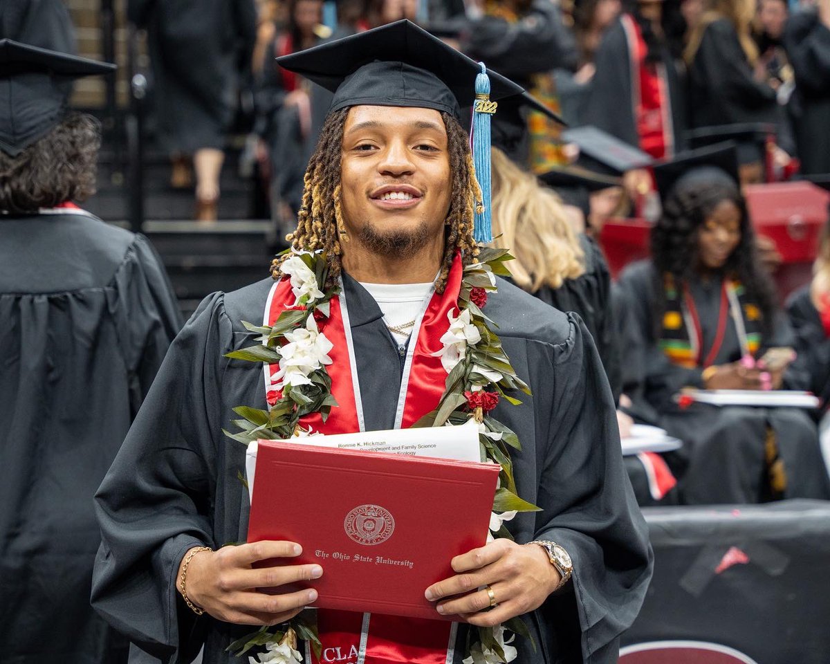 OhioStateFB's tweet photo. Proud of our Grads 🎓🙌

#GoBucks https://t.co/Zy9vsr6fIJ