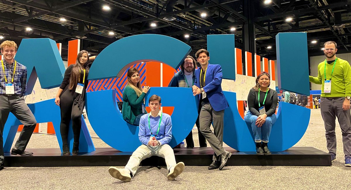 Our very own <a href="/RUNgeophysics/">RUNgeophysics</a> group striking a pose that could rival the Beatles #AGU22 <a href="/theAGU/">AGU (American Geophysical Union)</a> <a href="/NSG_AGU/">AGU Near-Surface Geophysics</a>