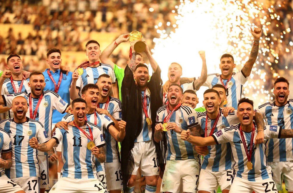 k_alshenaif's tweet photo. لحظات لن تنسى 
#كاس_العالم_FIFA 
#Messi𓃵 
#الارجنتين_فرنسا https://t.co/cSXyngAQDs