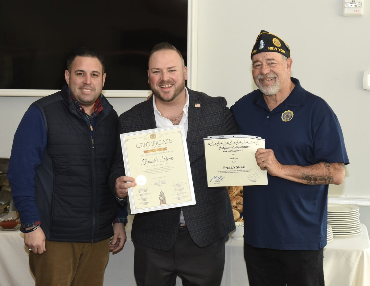 ANTHONYDESPO's tweet image. An honor to join @AmericanLegion Post 339 in #FiveTowns to recognize local biz/proprietors who go above and beyond to look out for those in need, especially our beloved veterans.

Commander Syd Mandelbaum works hard, delivering for so many #NY04 neighbors.  Proud to know him.