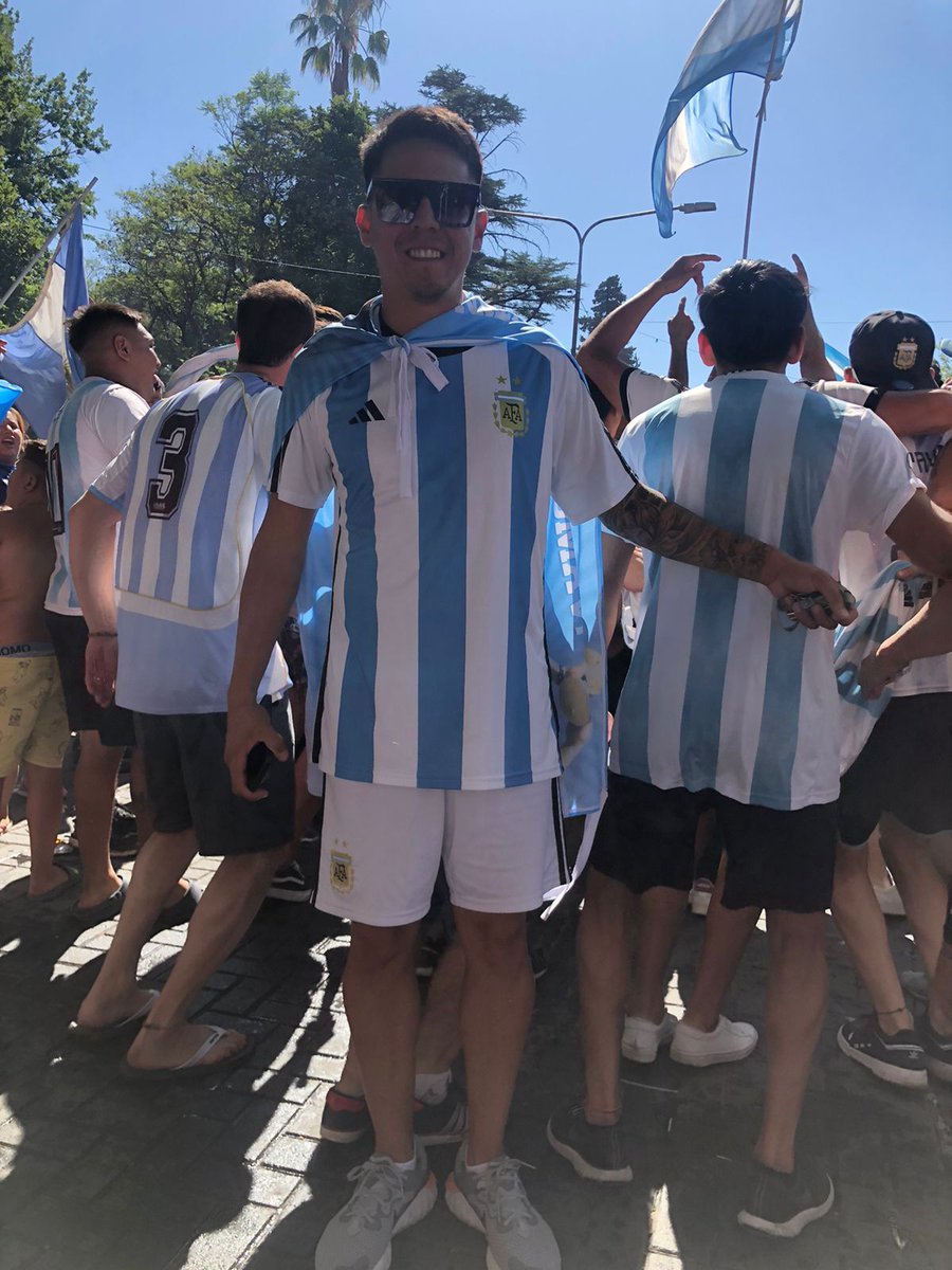Una felicidad y caricia a todo el pueblo argentino, no importa religión, clase social, ni pensamiento político. Eso lo logra unicamente el fútbol . Salud 🏆👏