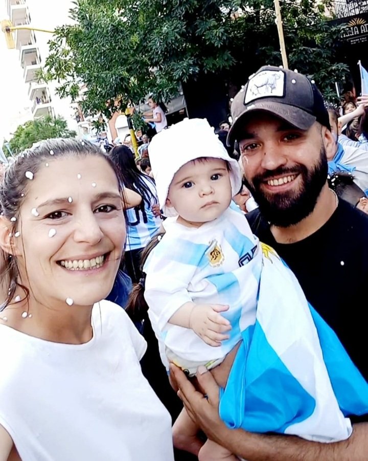 dlmarchegiani's tweet photo. Soy de una generación, que tiene el privilegio de gozar por tercera ves a Argentina campeón del mundo, pero lo que mas me emociona, es ver la felicidad  de hijos y nietos, que lo disfrutan por primera ves. https://t.co/dB7cgJKLZD