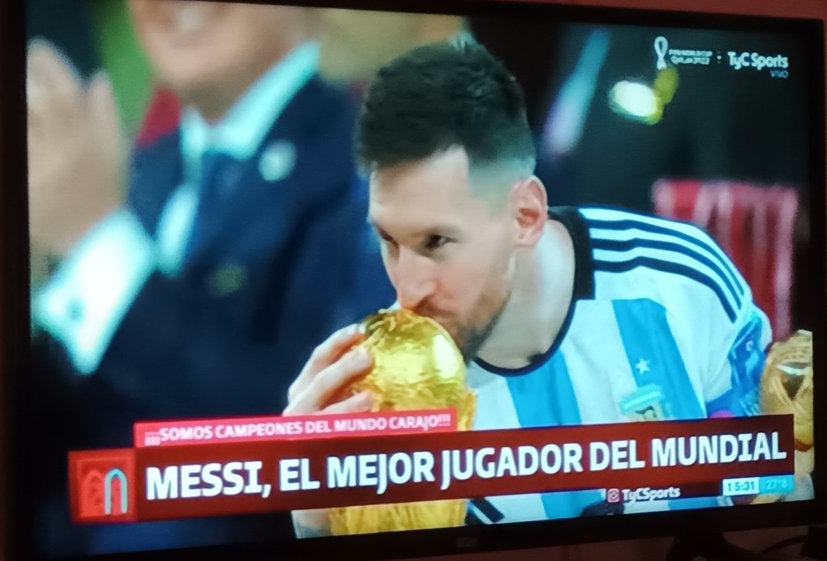 Nunca viste el beso más lindo.

El beso...