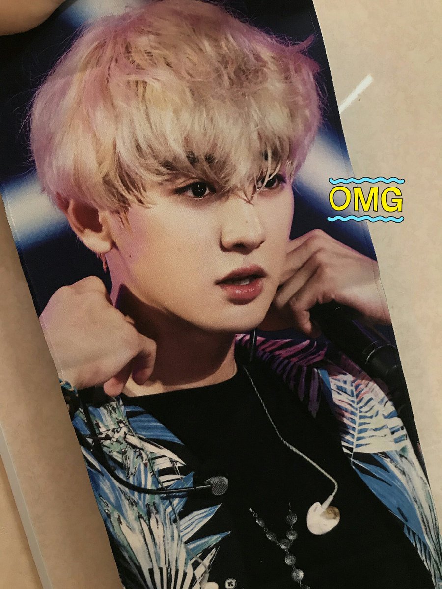 amethystloey's tweet photo. guys slogan chanyeol ini fansitenya siapaa ada yg tau kahh... pen beli tp lupa siapa fansite nya apalagi yg omg bm parahhh dari duluuu https://t.co/ADfSmRSxc1