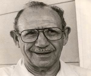 JorgeWilsy's tweet photo. José Ramírez Cruz: Yo no me estoy despidiendo
Solo les entrego el cargo Pienso por un tiempo largo Vivir y seguir sirviendo Siempre me verán pidiendo Más trabajo y no nivel Dispuesto, desde la piel
El corazón y el sentido
A luchar por el Partido, 
Por la Patria y por Fidel. #Cuba https://t.co/xePHlpmyjX