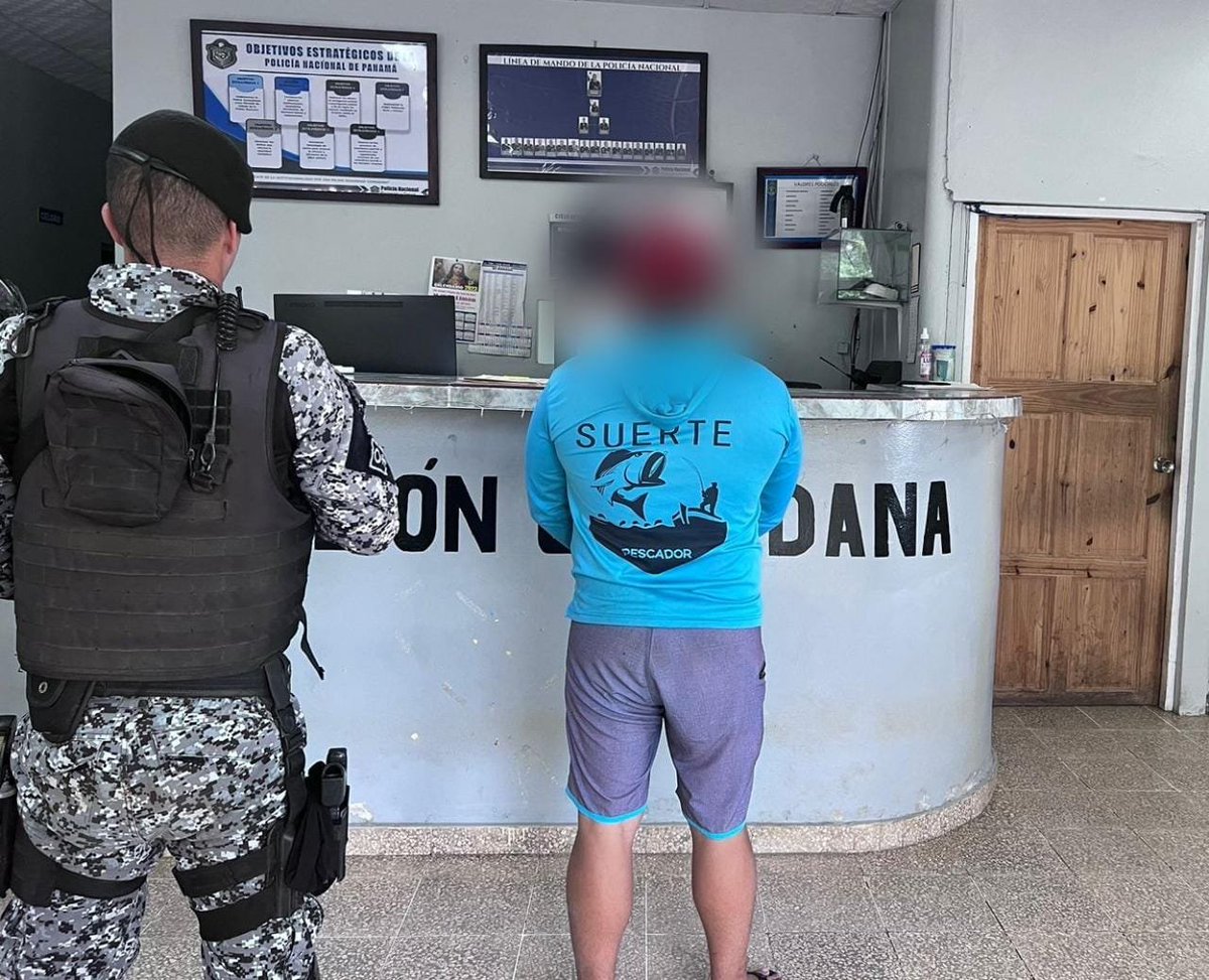 policiadepanama's tweet photo. #LosSantos | Durante patrullaje preventivo en el distrito de Pedasí, aprehendimos a un hombre de 37 años, requerido por el delito Contra el Orden Jurídico Familiar y el Estado Civil. #SinTregua https://t.co/ImxSbvlnaW