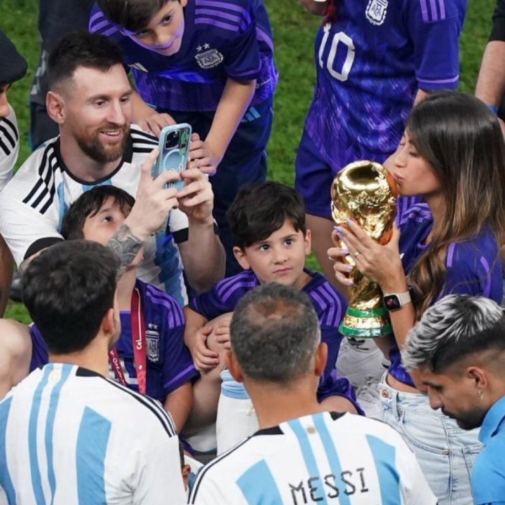 yebertiero's tweet photo. Chicos Messi es appu el día de los enamorados, no hay vara más alta que ésta. https://t.co/HDTeC6XMQ7