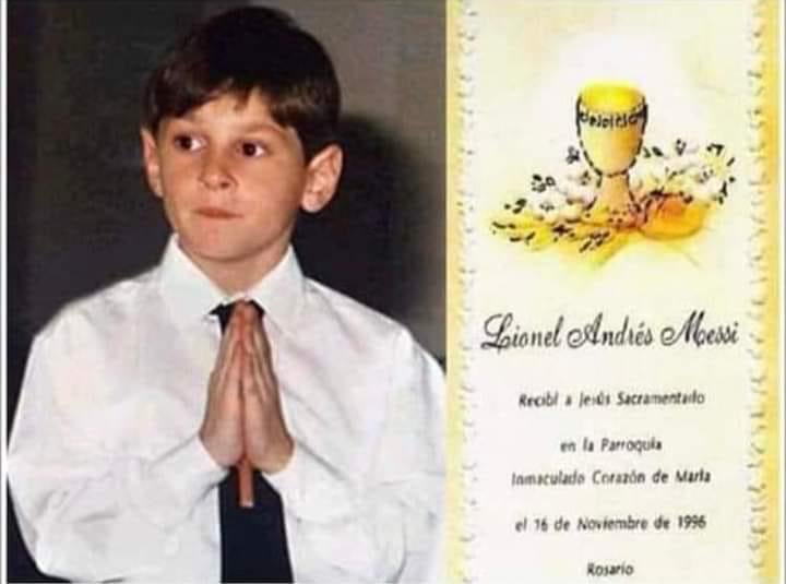 El niño Leonel Messi en su primera Comunión hace 26 años.