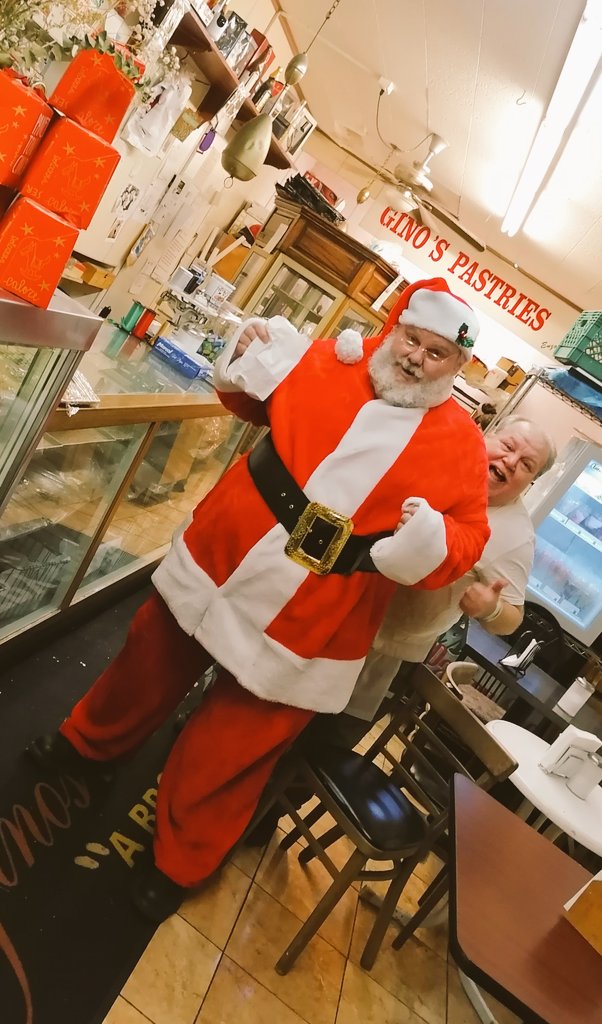 Had to get stop at Gino's and get my cannoli 🙏 Delicious!