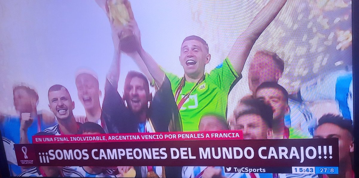 ANABELLACARINA's tweet photo. 🎶Tarda en llegar y al final, al final hay recompensa🎶 🏆🇦🇷⚽️🇦🇷🏆
Que viva el fútbol !!. Que viva Messi y la Scaloneta, carajo!!! 💪🇦🇷 https://t.co/VTyczmB9uf