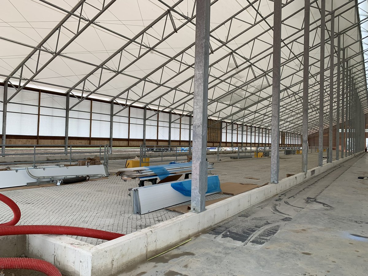 WeCover_Steel's tweet photo. Thanks to @KenSchaus for these progress pictures of a beef barn going up in Walkerton, Ontario! #WeCover https://t.co/vARXw91bjg