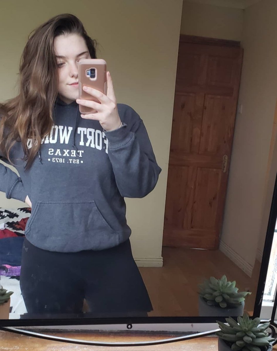 The actual audacity of me to think I was "fat" in this picture. I'm now 40 pounds heavier but have a better relationship with my body overall and I'm no longer scared of food funny how that works. 
2022 has been dedicated to overcoming fear foods 
2023 strengthening my body!