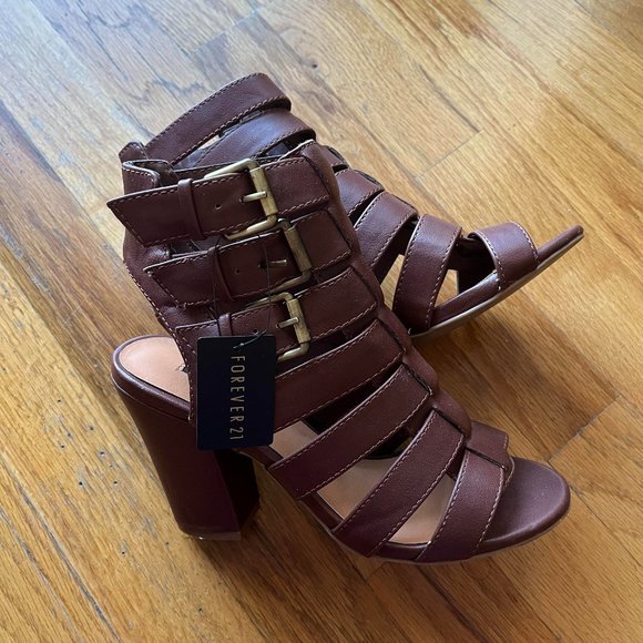 AtFinds's tweet photo. So good I had to share! Check out all the items I'm loving on @Poshmarkapp #poshmark #fashion #style #shopmycloset #rhone #forever21 #amberblue: https://t.co/57mY3UfsaC https://t.co/wg8qDCzTo0