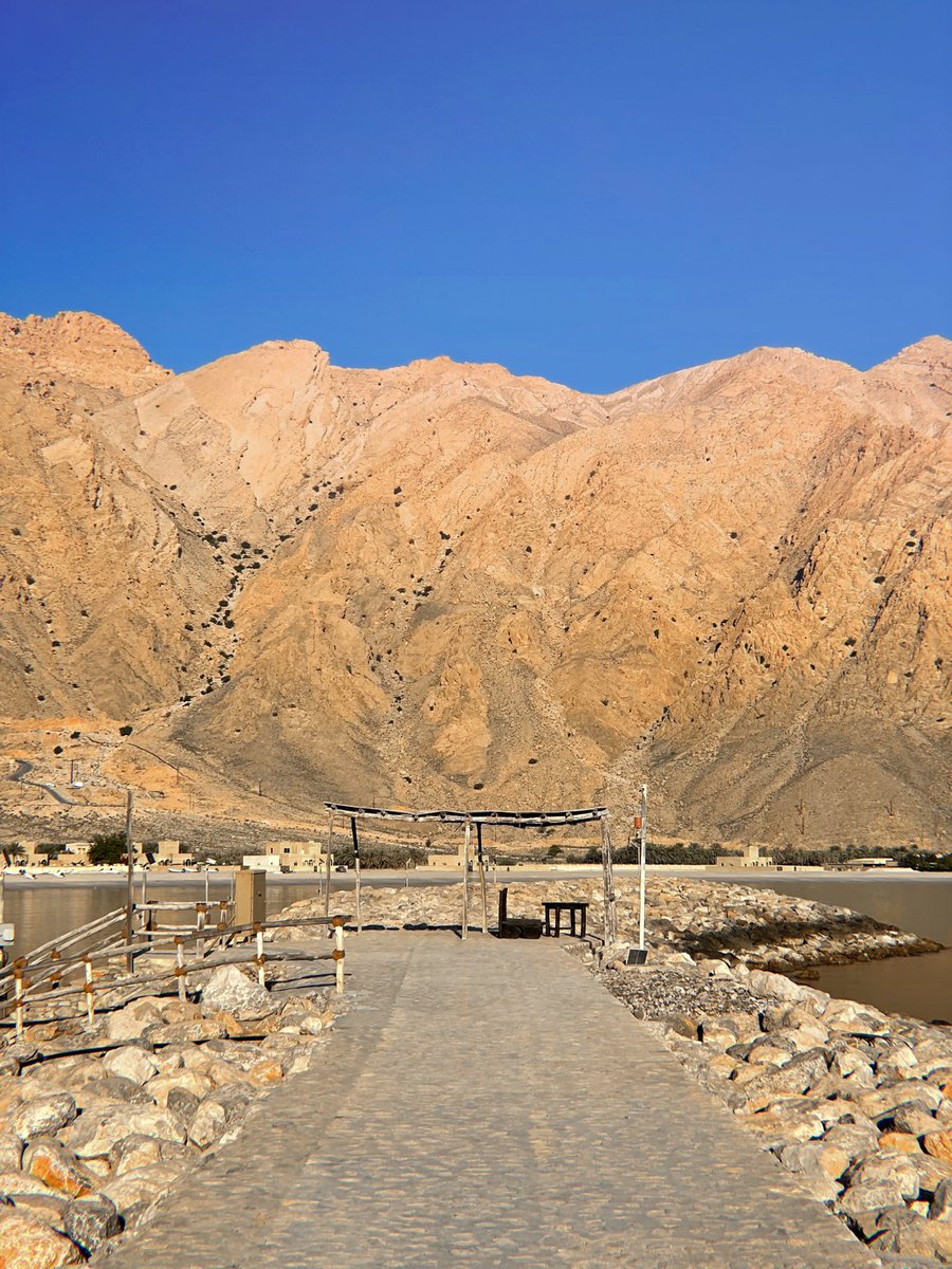 ActonManning's tweet photo. 門の隣
砂が下ある
精神にとって

The gate adjacent
Feet sunk in the desert sand 
Spirit takes it in

@sixsenses 
#俳句 #俳句写真 #門 #japan #gate 
#haikuoftheday #writersofinstagram #dailyhaiku #haikuaday #poems #micropoetry #love #art #writing #instahaiku #writer https://t.co/dIpuVOInXT