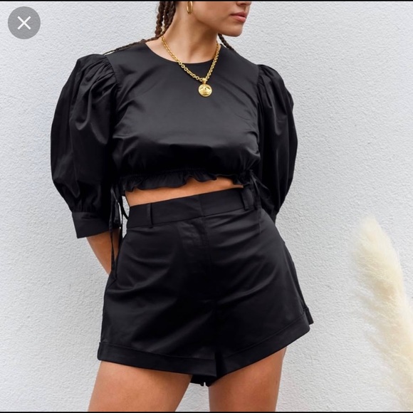 aritheblondie's tweet photo. So good I had to share! Check out all the items I'm loving on @Poshmarkapp from @HangerLlc @Apolonia42 #poshmark #fashion #style #shopmycloset #rue21 #madewell #daniellebernstein: https://t.co/d5tp7eV2jk https://t.co/xUzZ32BefV
