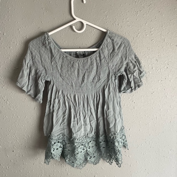 aritheblondie's tweet photo. So good I had to share! Check out all the items I'm loving on @Poshmarkapp from @HangerLlc @Apolonia42 #poshmark #fashion #style #shopmycloset #rue21 #madewell #daniellebernstein: https://t.co/d5tp7eV2jk https://t.co/xUzZ32BefV