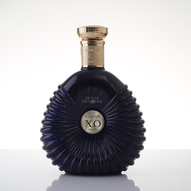 JasminePackage_'s tweet photo. 750ml custom empty flat Napoleon remy martin XO clear brandy liquor glass bottle https://t.co/mTWF6o4TQJ