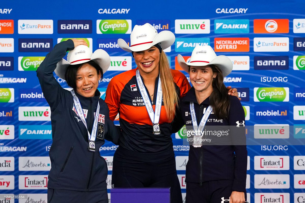eunju975's tweet photo. #speedSkating
ISU WC 4차
12/16~18 🇨🇦 #Calgary
#WCCalgary 2022
12/18
#Women 1000 Division A
🥇 #JuttaLeerdam 1:12.53 🇳🇱
🥈 #MihoTakagi 1:13.19 🇯🇵
🥉 #KimiGoetz 1:13.58 🇺🇲 https://t.co/cW9saNi3xX