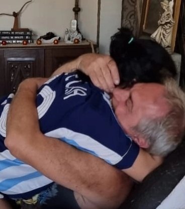 IaconoCeci's tweet photo. Todos lo necesitabamos.
Pero yo necesitaba esto.
Necesitaba gritar "somos campeones"
y abrazarte fuerte. 
Esto no me lo olvido más.
Te amo viejo! 💙🤍💙

Gracias @Argentina https://t.co/G4NkNwosgT