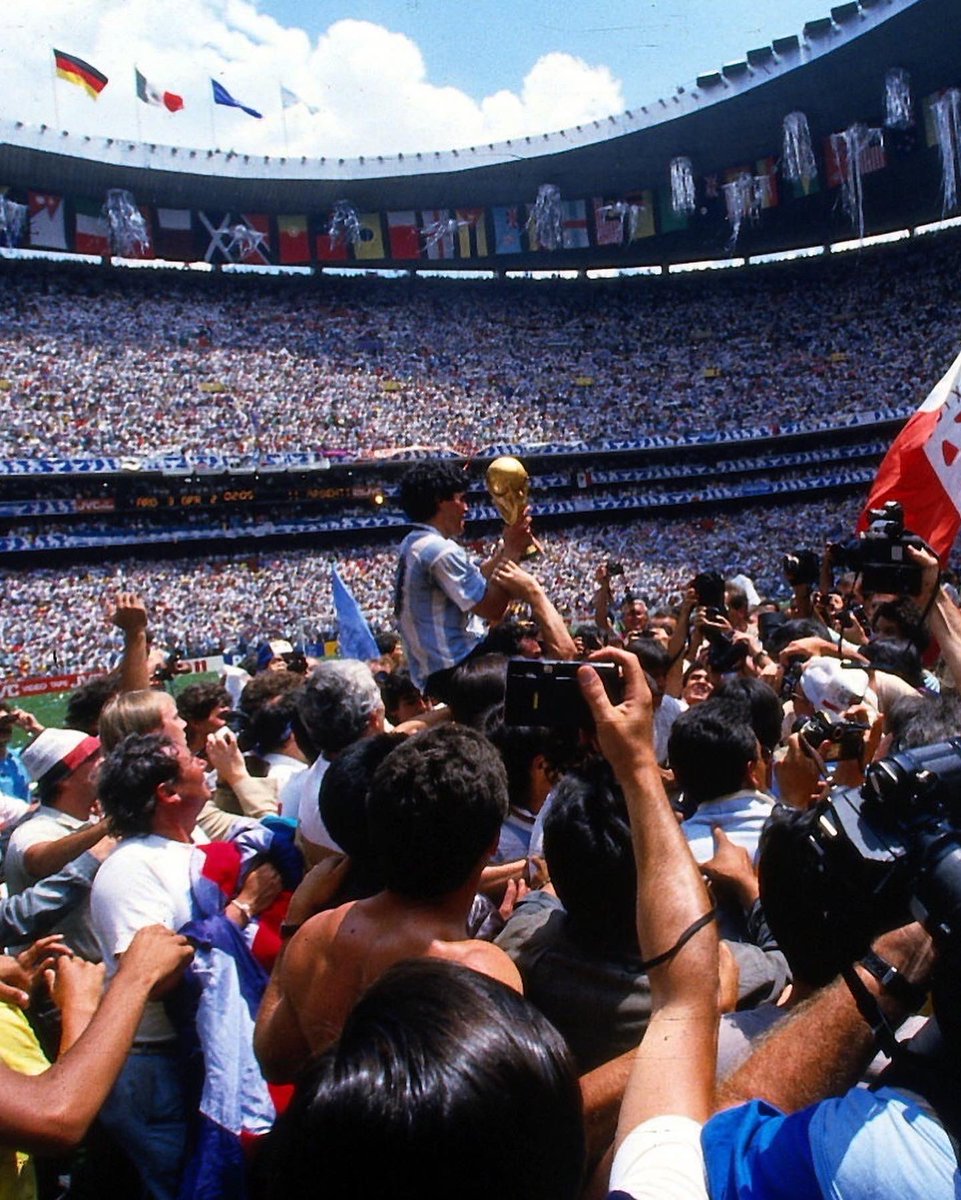 GQSports's tweet photo. Shades of Maradona 🇦🇷 

#Messi #Argentina #FIFAWorldCup https://t.co/HBEkvPOKao