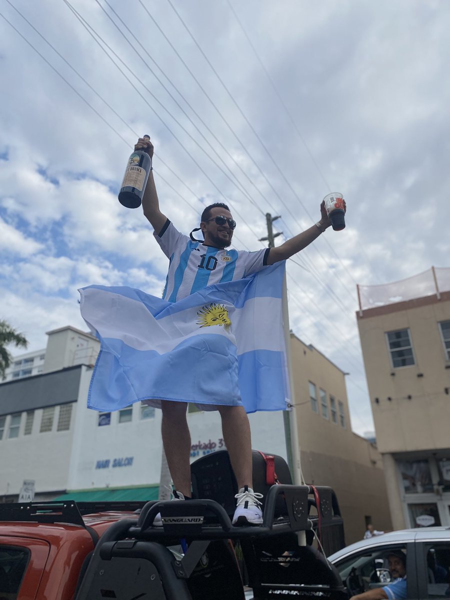 Julisalvucci_'s tweet photo. Argentina campeón 🇦🇷🤍 https://t.co/Ju5qXXAn8K