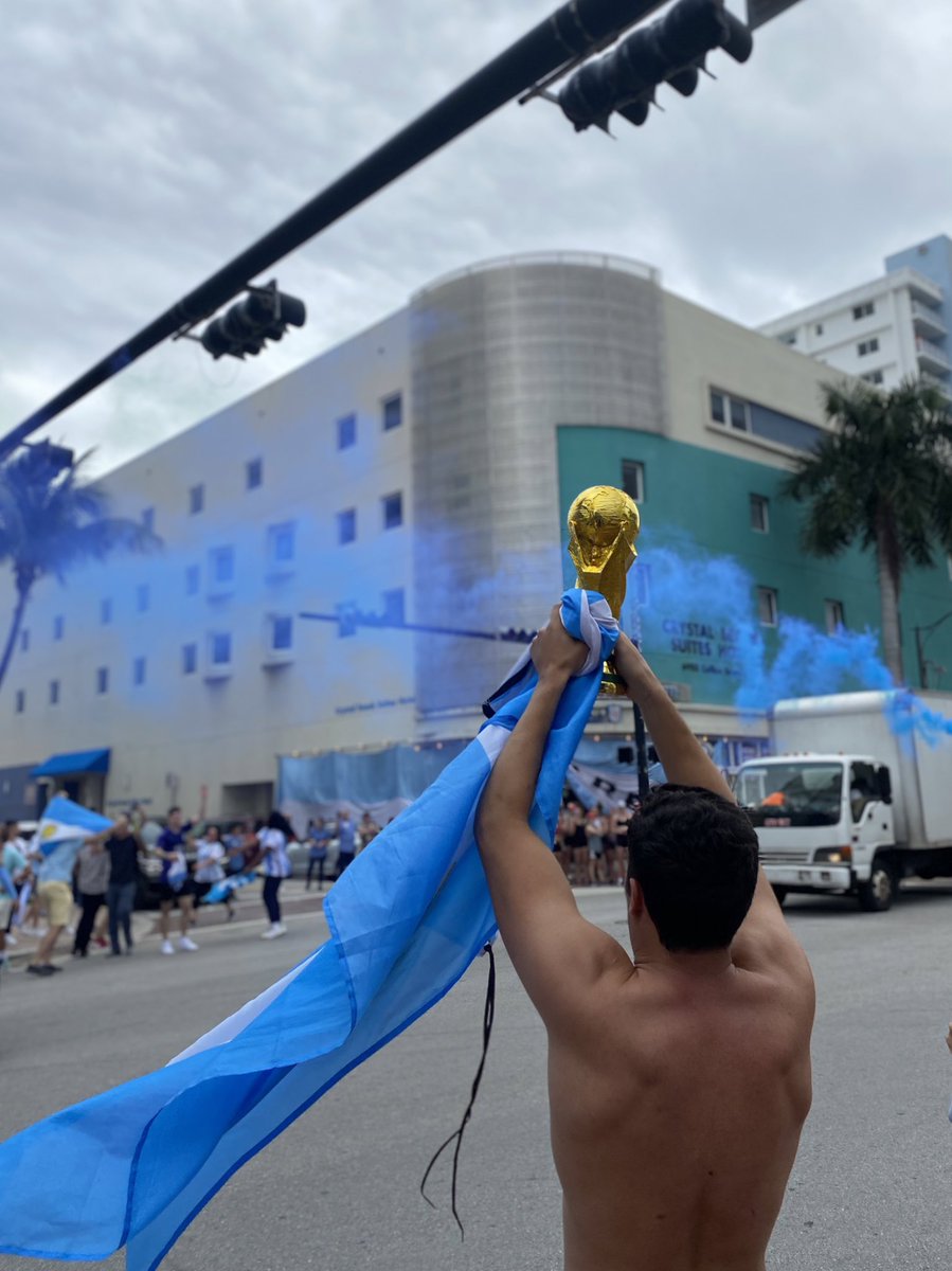 Julisalvucci_'s tweet photo. Argentina campeón 🇦🇷🤍 https://t.co/Ju5qXXAn8K