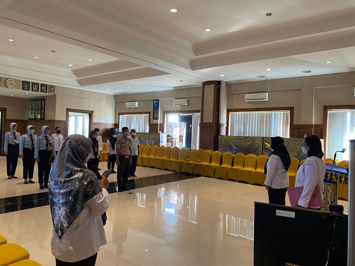 WilkerBenoa's tweet photo. Ibu ANDI RAHMANIAR DJ, ST.,https://t.co/2Q0VanRulE. selaku pembina pada hari ini memberi informasi bahwa mohon kerjasamanya kepada TIM yang ditunjuk untuk segera menyelesaikan perbaikan ISO 17020 yang masih belum selesai.
#kkp #bkipm #kkpaccelerate #bkipmdenpasar https://t.co/35kZ3yRySJ